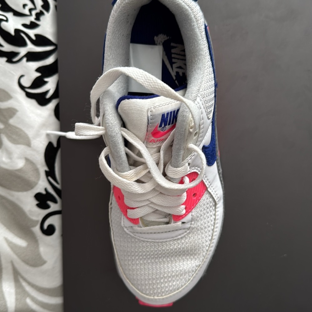 Nike White and Pink Air Max Sneakers barely worn - Picture 6 of 7